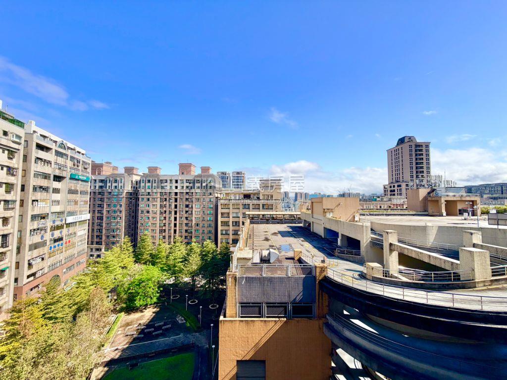 四季紐約。陽台好空間房屋室內格局與周邊環境