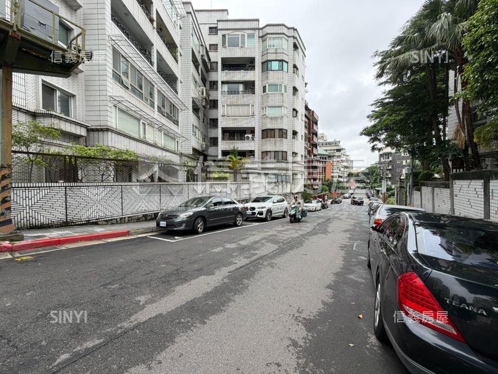 天母●庭院一樓有車位房屋室內格局與周邊環境