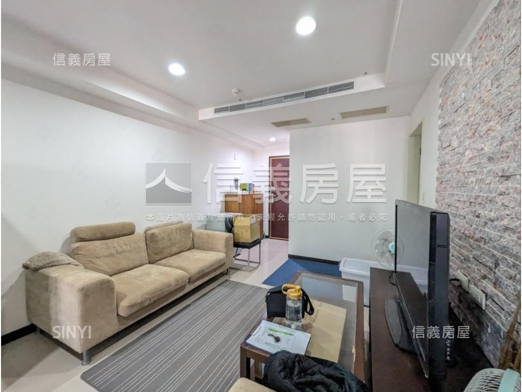 台北灣一期低總價高樓２房房屋室內格局與周邊環境