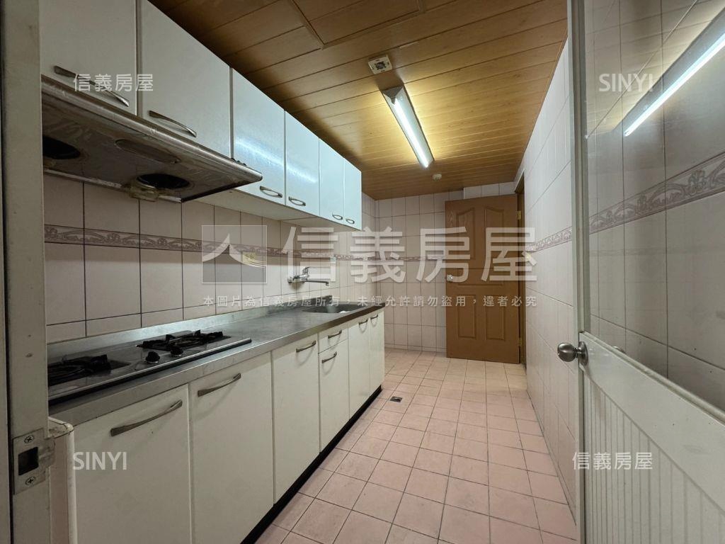 皇城帝寶３房平車採光好房屋室內格局與周邊環境