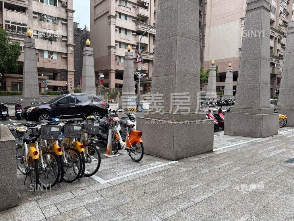 皇城帝寶３房平車採光好房屋室內格局與周邊環境