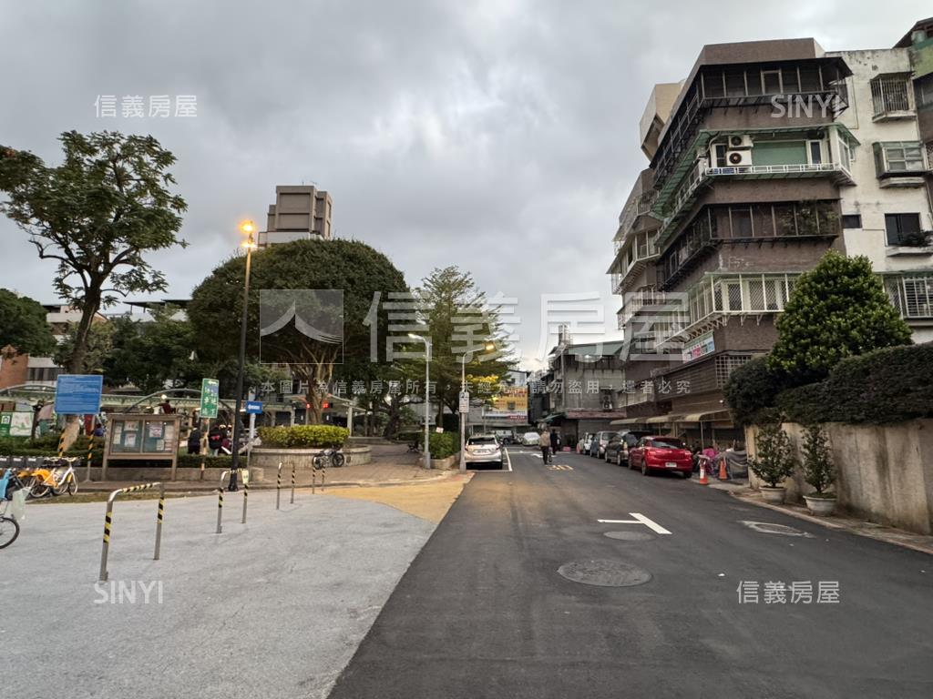 華聲公園捷運２房珠寶盒房屋室內格局與周邊環境