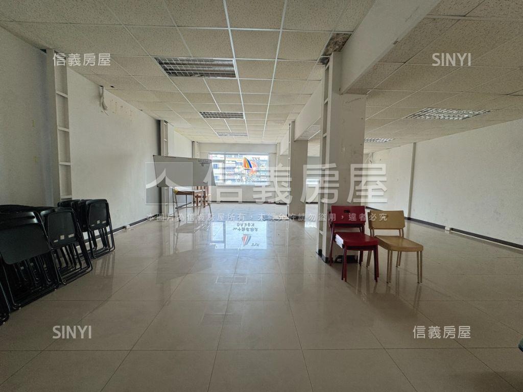 中山高雄車站捷運黃金透店房屋室內格局與周邊環境