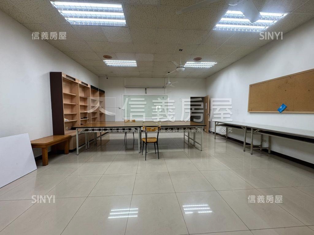 中山高雄車站捷運黃金透店房屋室內格局與周邊環境