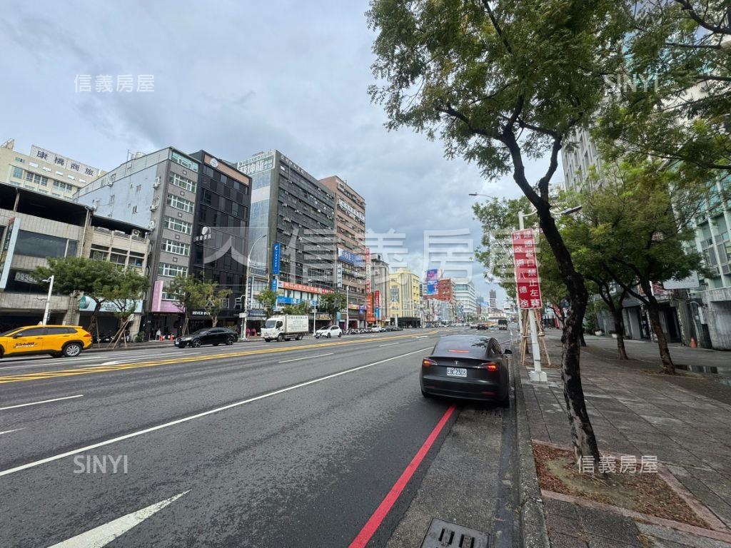 中山高雄車站捷運黃金透店房屋室內格局與周邊環境