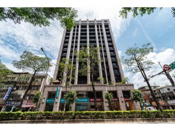 僑聯信義坡平大車位