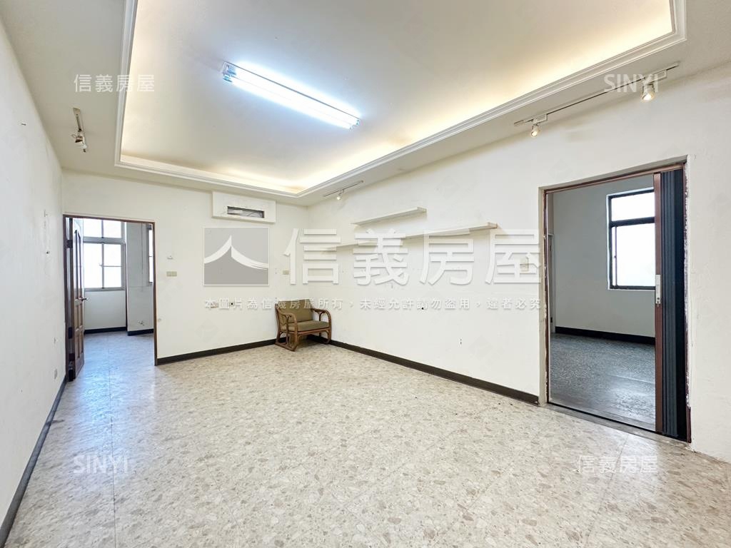 後驛近高雄車站邊間雙透店房屋室內格局與周邊環境