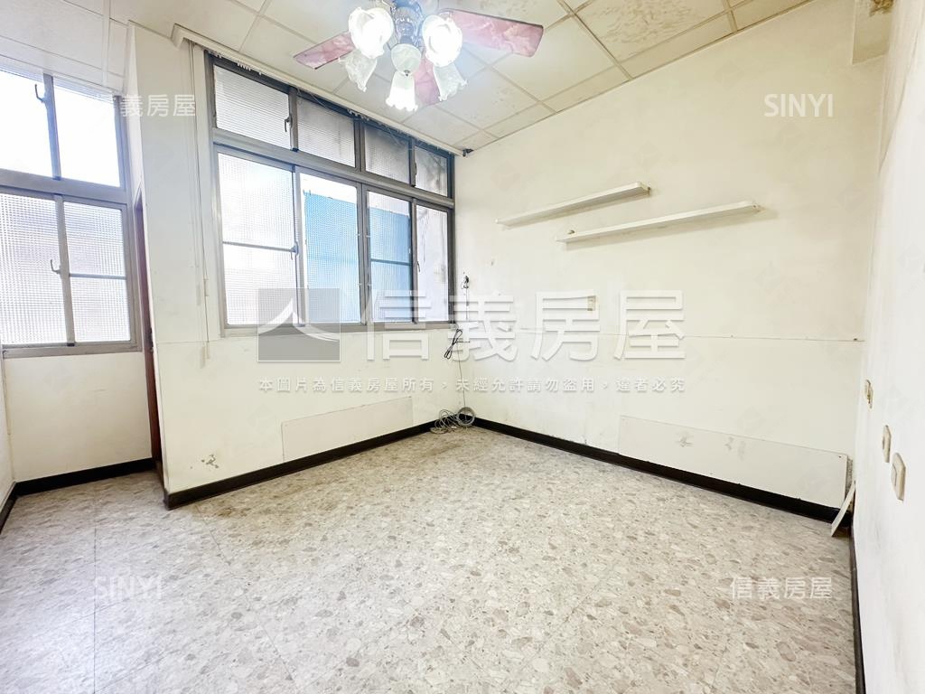 後驛近高雄車站邊間雙透店房屋室內格局與周邊環境