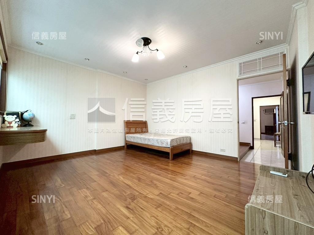 近新南國小郵局朝南美透天房屋室內格局與周邊環境