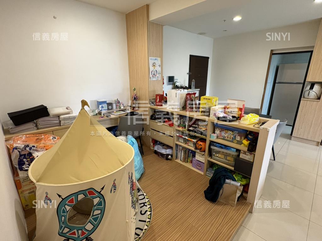 新帝標－明亮面學校美屋房屋室內格局與周邊環境