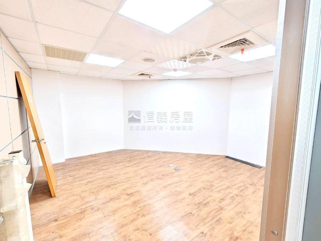 店長推薦玻璃帷幕辦公室棒房屋室內格局與周邊環境