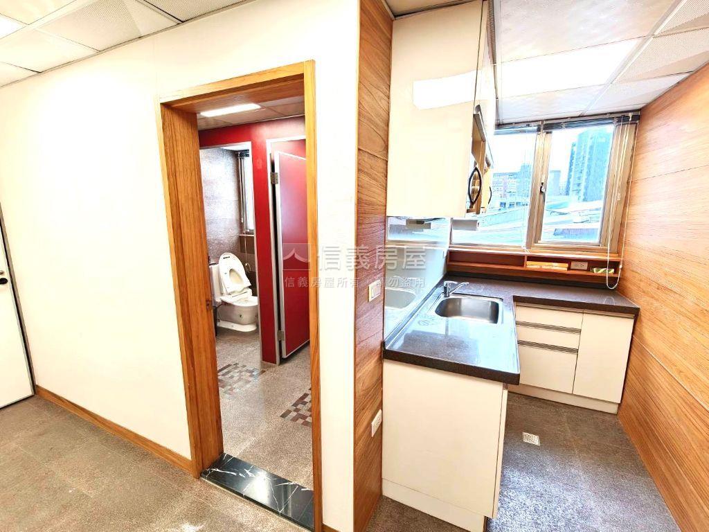 店長推薦玻璃帷幕辦公室棒房屋室內格局與周邊環境