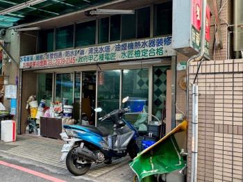 木新市場挑高人潮金店