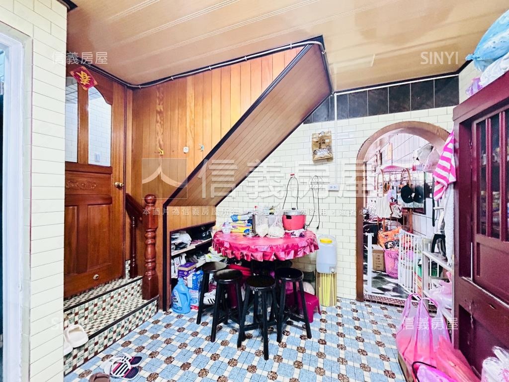 屋主誠意出售透天房屋室內格局與周邊環境