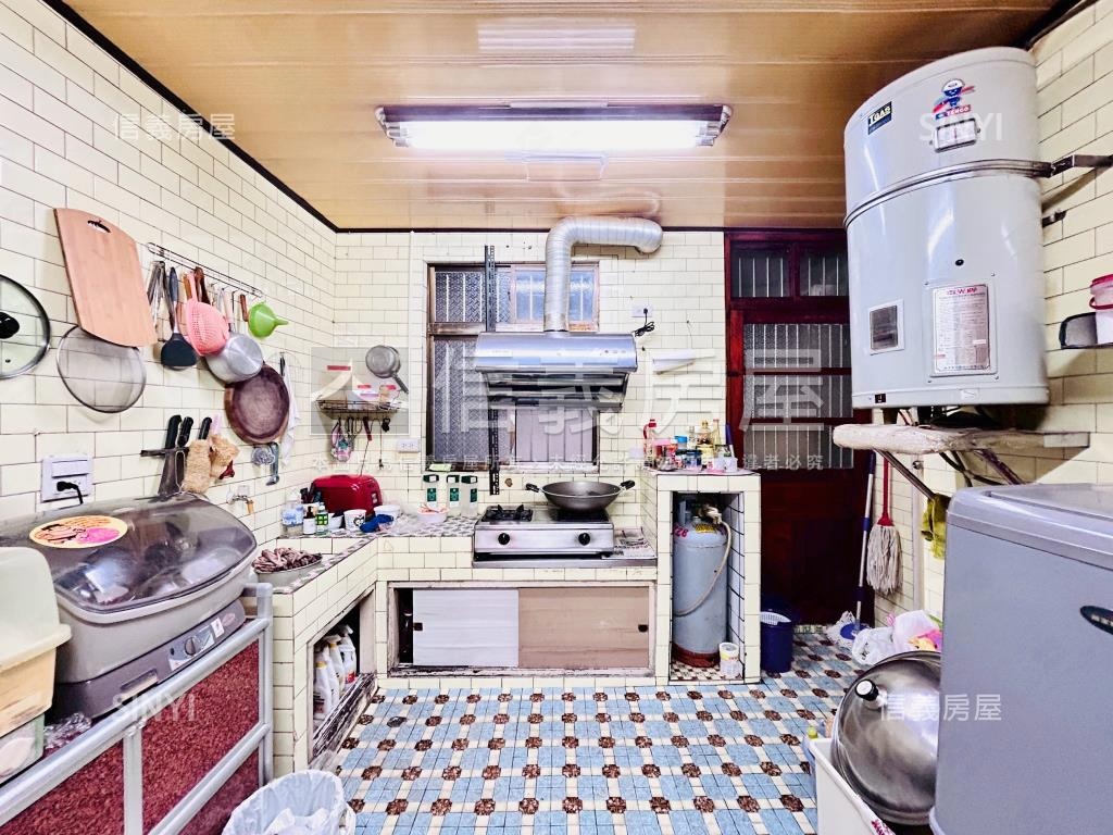屋主誠意出售透天房屋室內格局與周邊環境