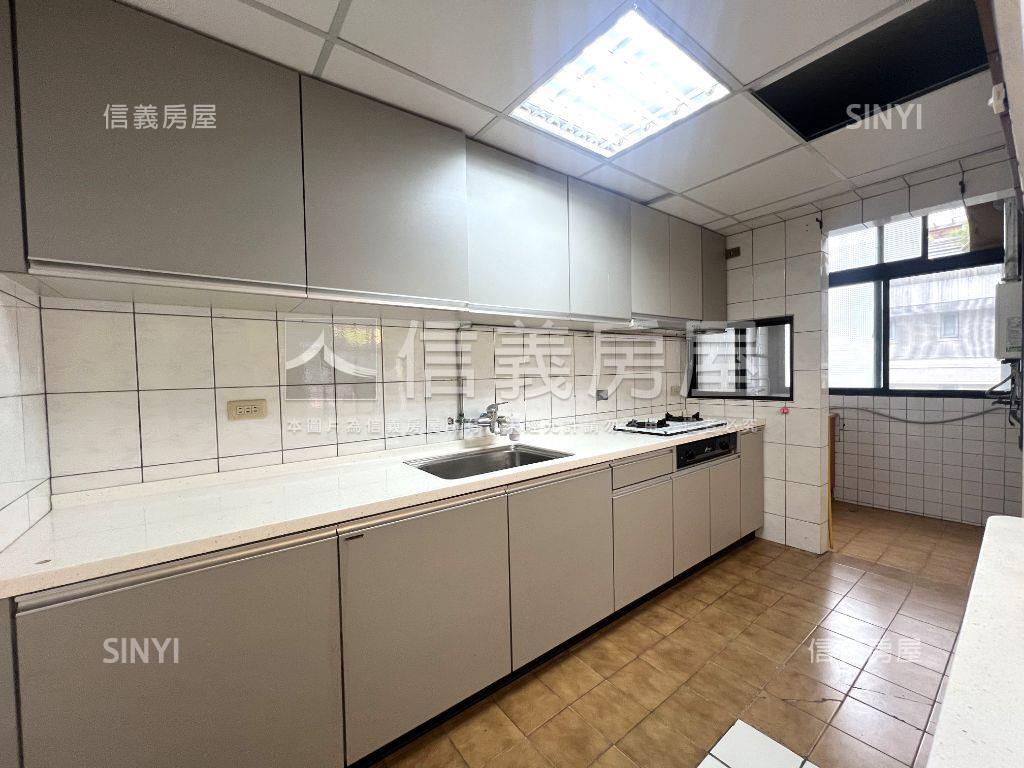 推薦●運動公園邊間３樓房屋室內格局與周邊環境