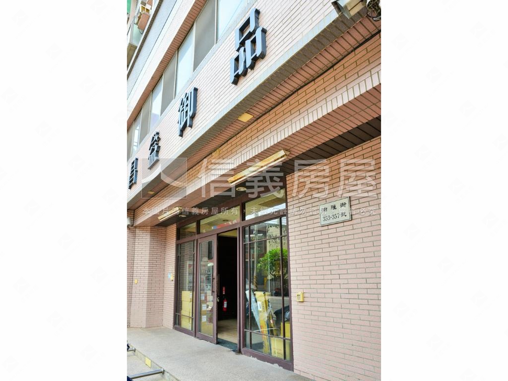 專任昌益御品２房平面車位房屋室內格局與周邊環境