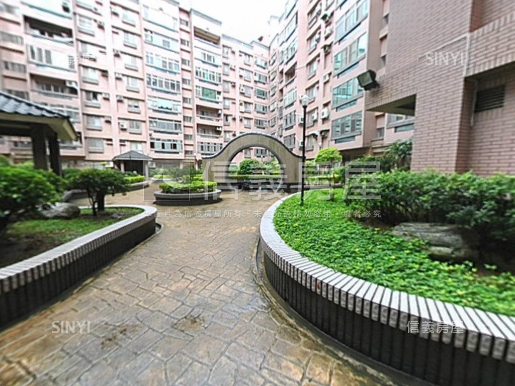 專任昌益御品２房平面車位房屋室內格局與周邊環境