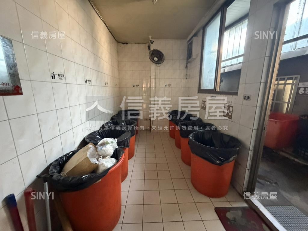 專任昌益御品２房平面車位房屋室內格局與周邊環境