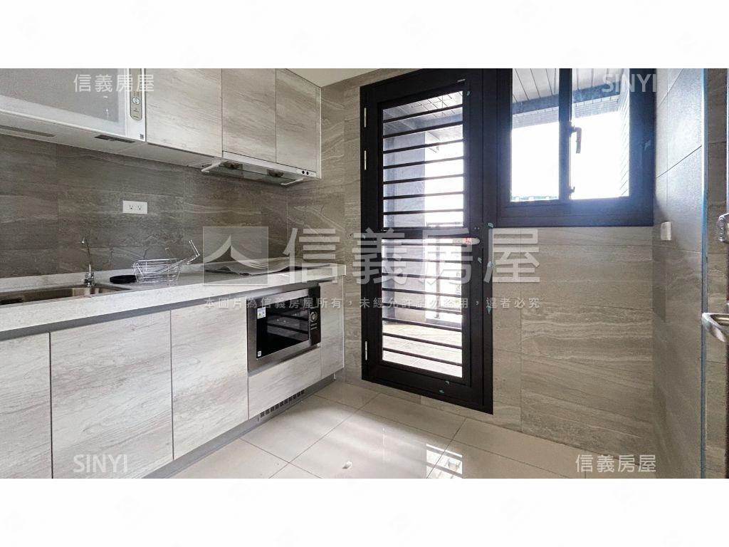 重劃區頂樓挑高露臺戶房屋室內格局與周邊環境