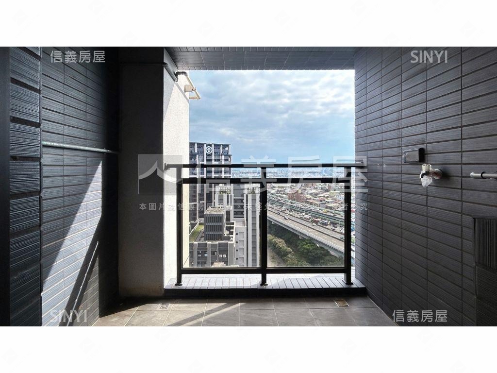 重劃區頂樓挑高露臺戶房屋室內格局與周邊環境