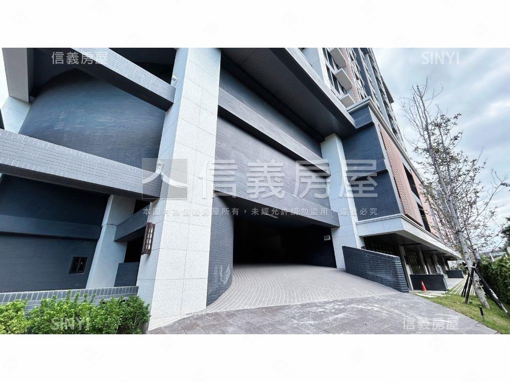 重劃區頂樓挑高露臺戶房屋室內格局與周邊環境