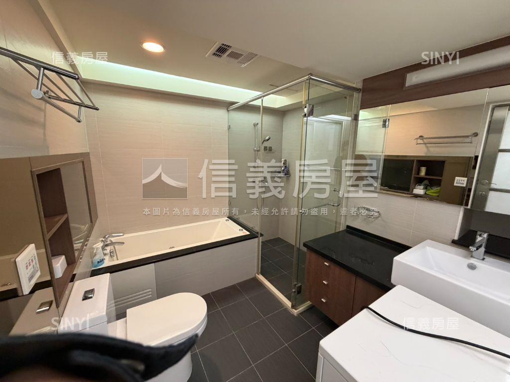 由鉅建設精緻裝潢三房平車房屋室內格局與周邊環境