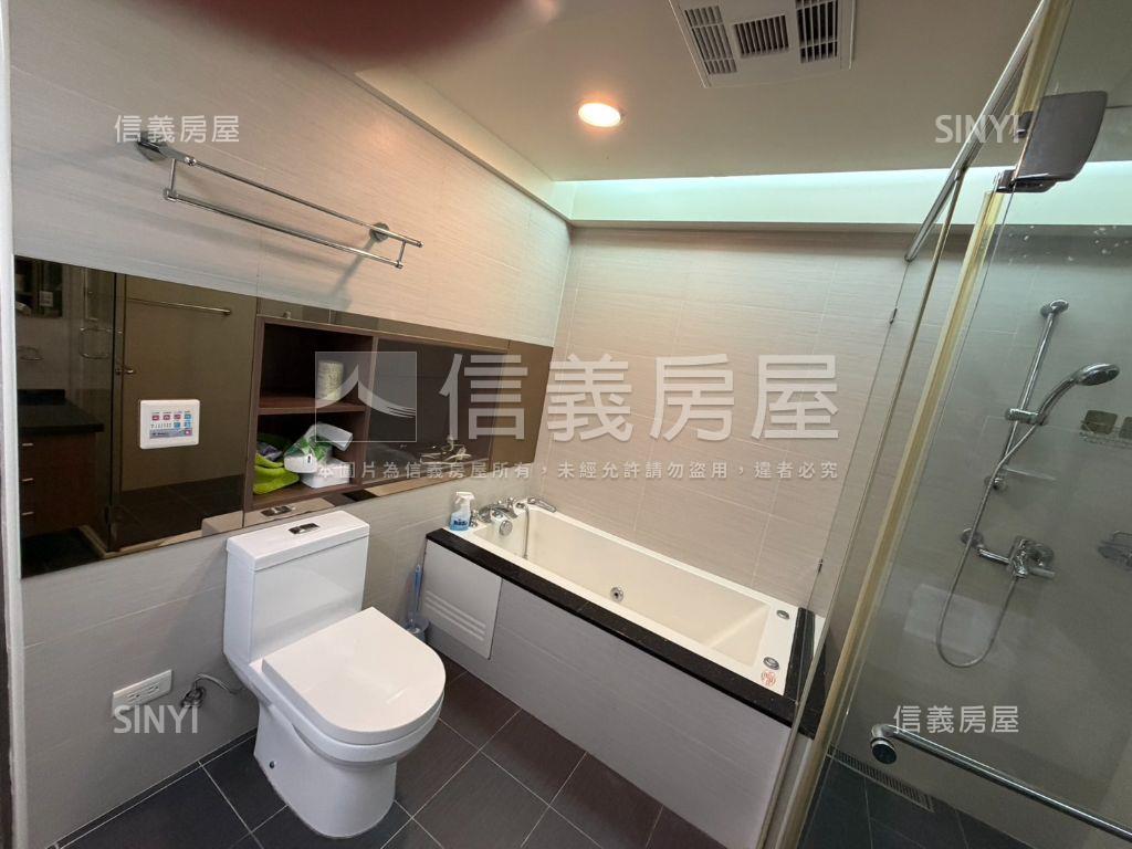 由鉅建設精緻裝潢２房平車房屋室內格局與周邊環境