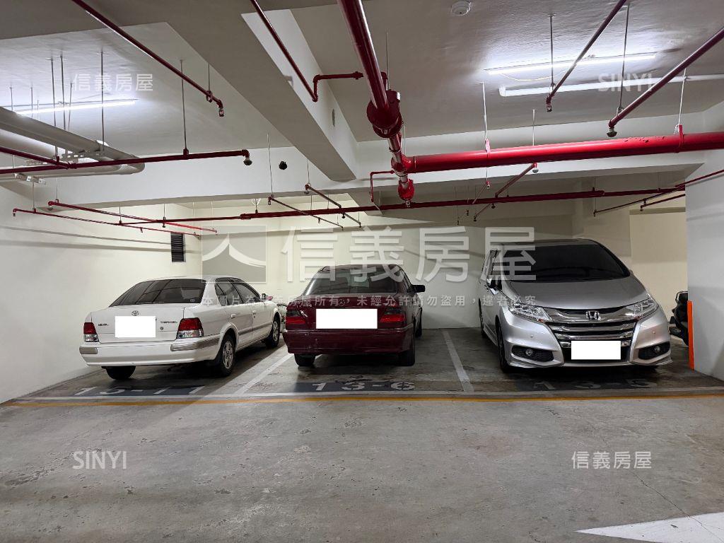 由鉅建設精緻裝潢２房平車房屋室內格局與周邊環境