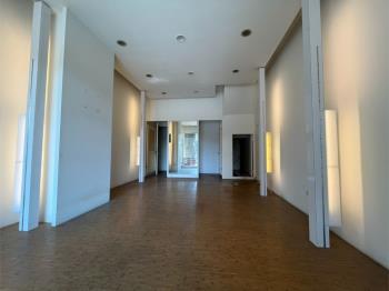 崇德路進化北路口熱鬧店面