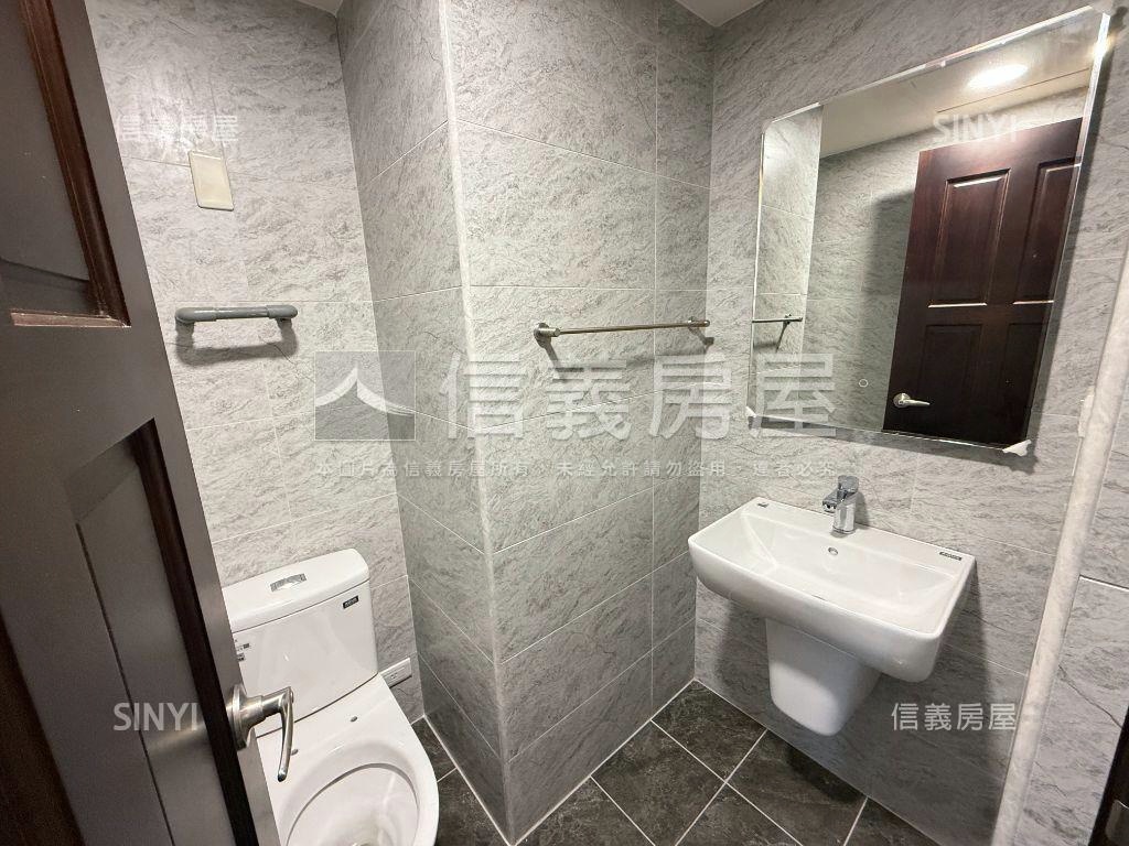 Ａ１９近青埔國中挑高店面房屋室內格局與周邊環境