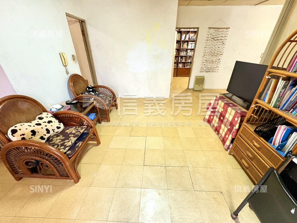 三民路國泰採光大空間房屋室內格局與周邊環境