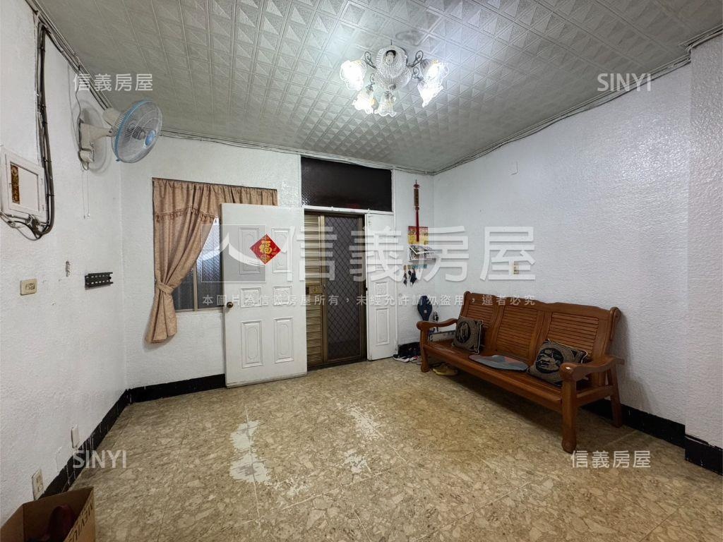 近日新國小三樓寓房屋室內格局與周邊環境