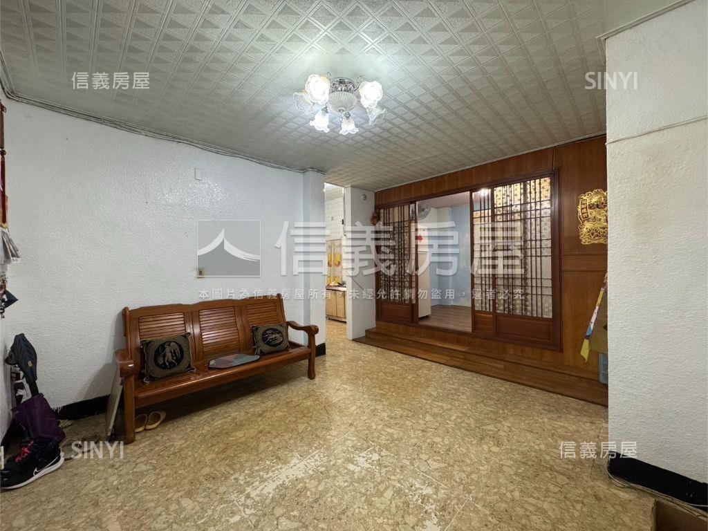 近日新國小三樓寓房屋室內格局與周邊環境