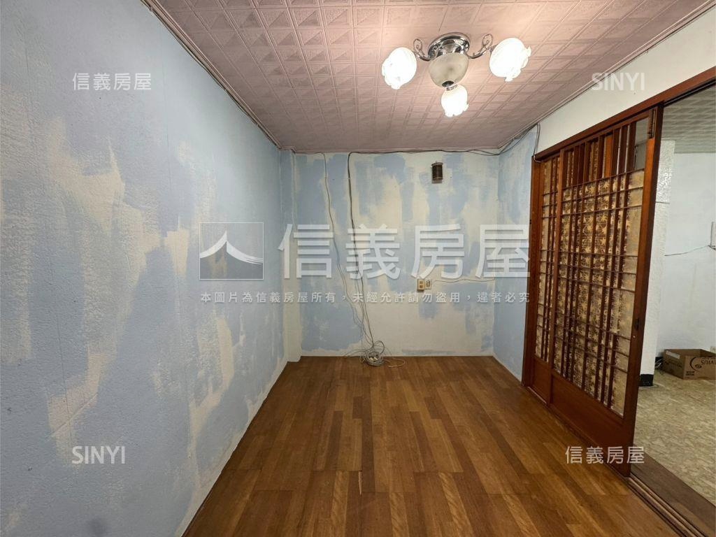 近日新國小三樓寓房屋室內格局與周邊環境