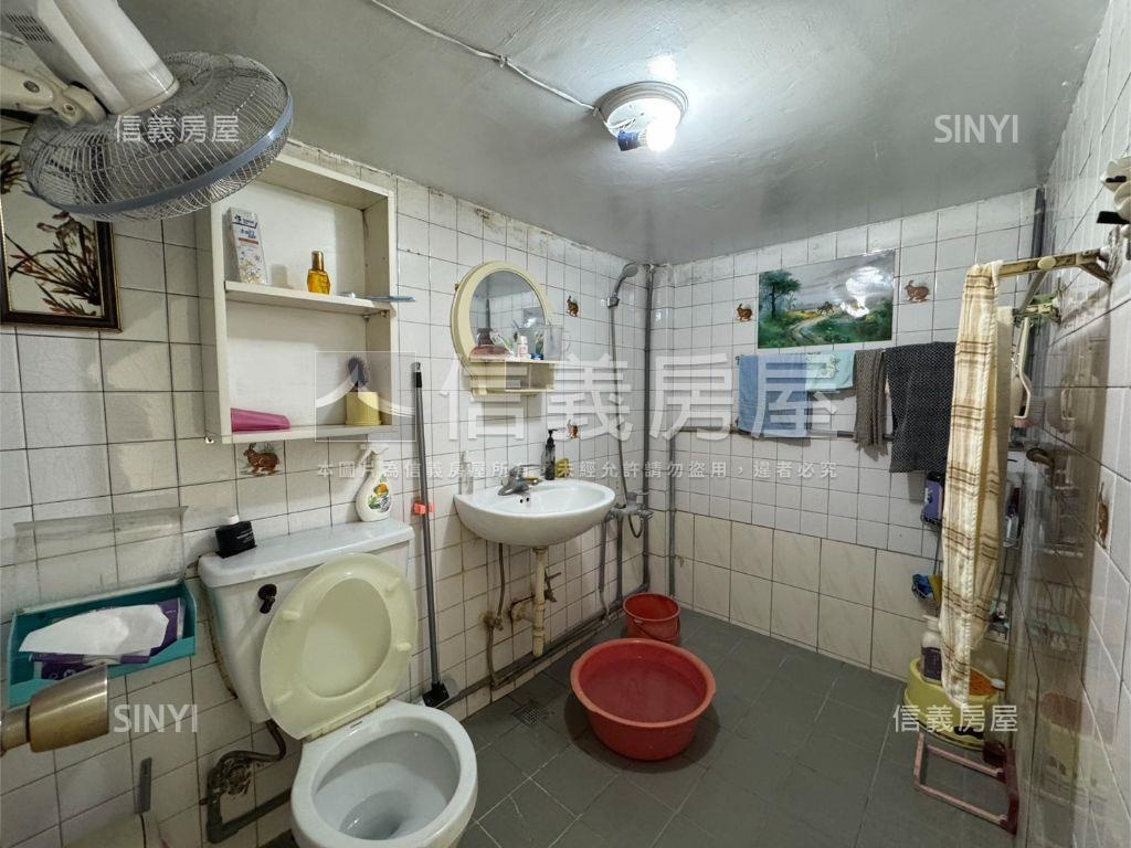 近日新國小三樓寓房屋室內格局與周邊環境