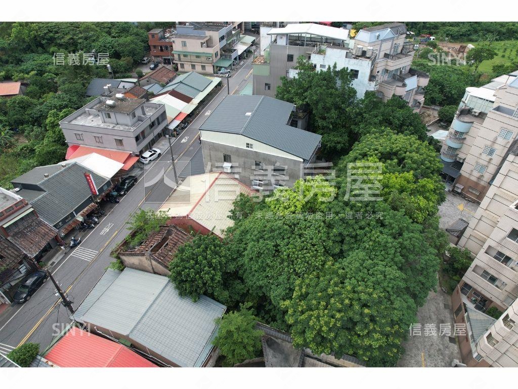近學區臨馬路土地房屋室內格局與周邊環境