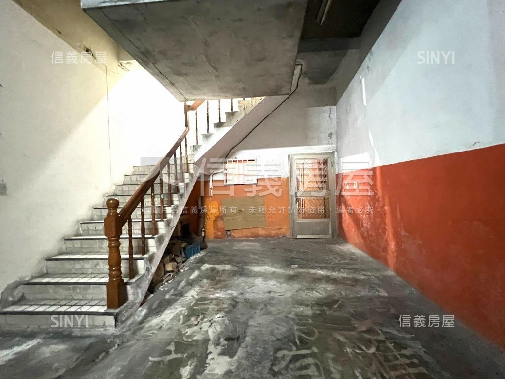 近水安宮捷運可營登附車位房屋室內格局與周邊環境