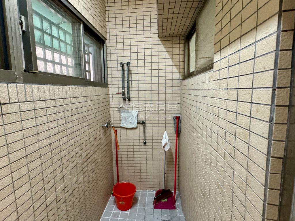 中華商圈賺錢金店住＋車位房屋室內格局與周邊環境
