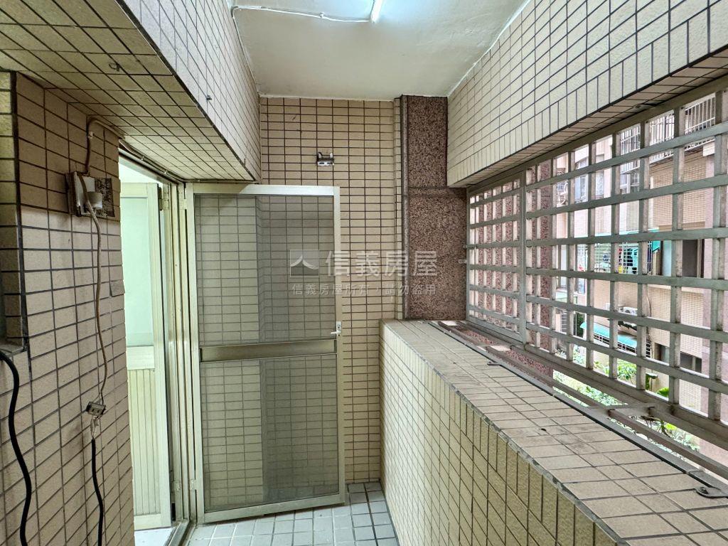 中華商圈賺錢金店住＋車位房屋室內格局與周邊環境