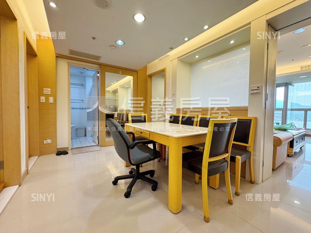 世界之窗稀有海景三房車位房屋室內格局與周邊環境