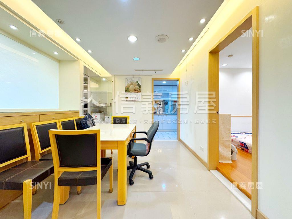 世界之窗稀有海景三房車位房屋室內格局與周邊環境