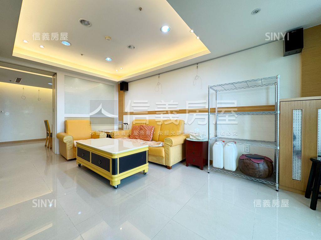 世界之窗稀有海景三房車位房屋室內格局與周邊環境