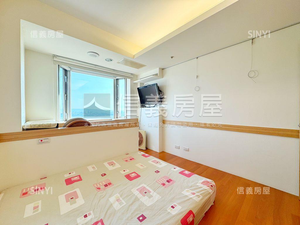 世界之窗稀有海景三房車位房屋室內格局與周邊環境