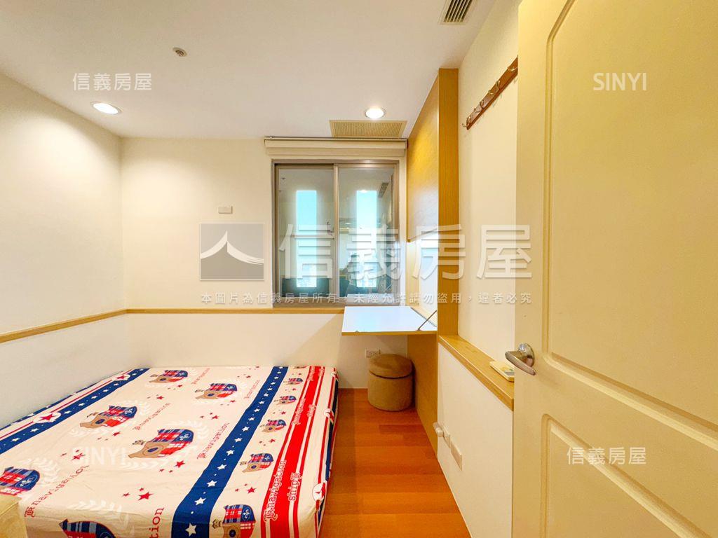 世界之窗稀有海景三房車位房屋室內格局與周邊環境