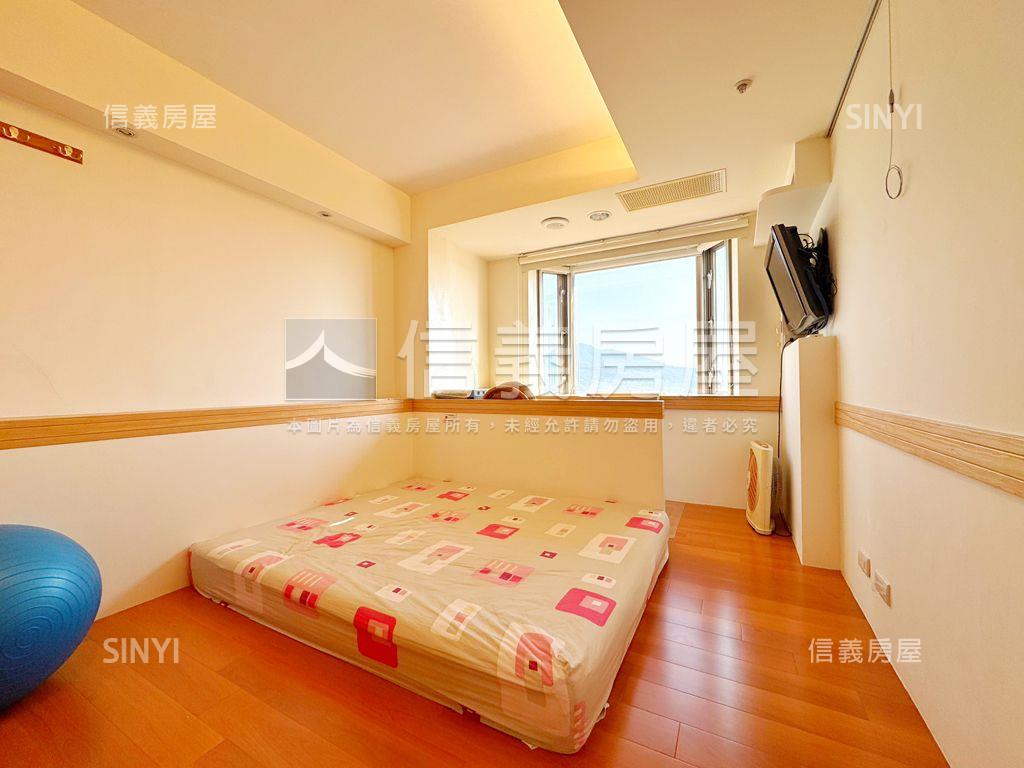 世界之窗稀有海景三房車位房屋室內格局與周邊環境