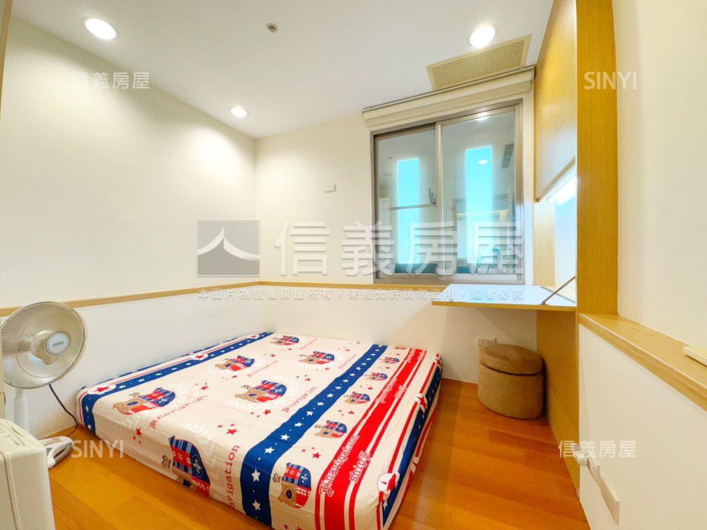 世界之窗稀有海景三房車位房屋室內格局與周邊環境