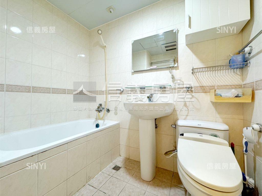 世界之窗稀有海景三房車位房屋室內格局與周邊環境