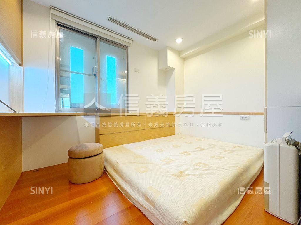 世界之窗稀有海景三房車位房屋室內格局與周邊環境