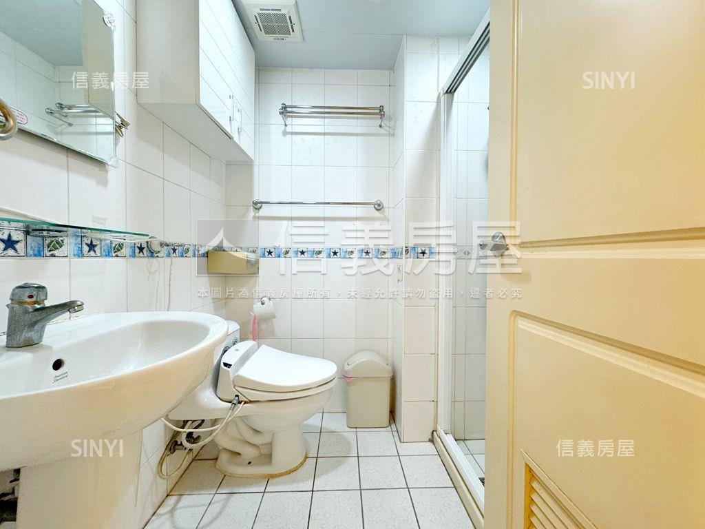 世界之窗稀有海景三房車位房屋室內格局與周邊環境